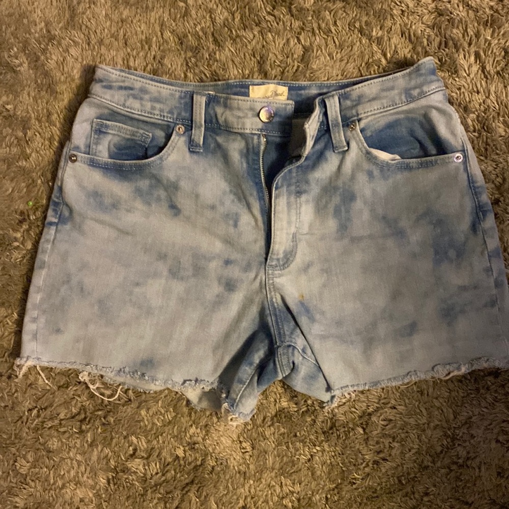 Universal Thread Shorts